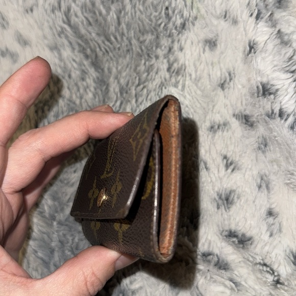 Men’s Or Women’s Preloved Louis Vuitton Key Holder! Missing 2 key holders. 6/10 - Picture 7 of 10